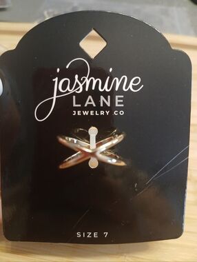Jasmine Lane Gold X Criss Cross Ring Size 7 Modern Fashion Jewelry NWT